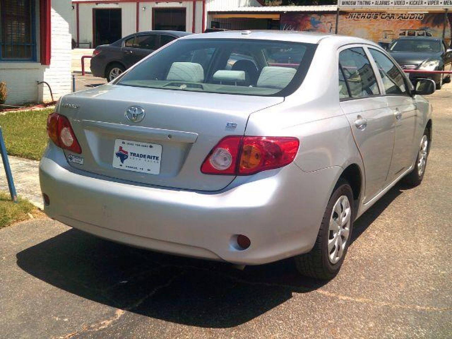 2010 Classic Silver Metallic /Ash Cloth Interior Toyota Corolla LE 4-Speed AT (1NXBU4EE7AZ) with an 1.8L L4 DOHC 16V engine, 4-Speed Automatic transmission, located at 116 N. Frazier Street, Conroe, TX, 77301, (936) 647-0690, 30.308662, -95.460480 - Photo#5