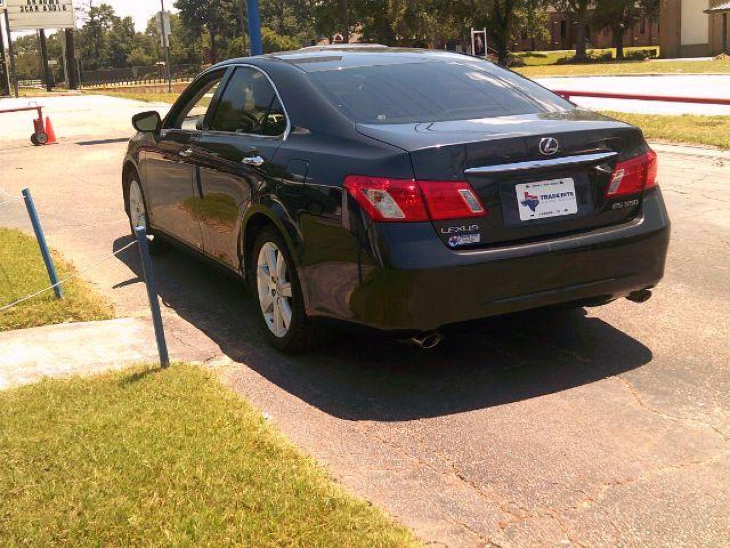 2009 Smoky Granite Mica /Light Gray Leather Interior Lexus ES 350 Sedan (JTHBJ46G292) with an 3.5L V6 DOHC 24V engine, 6-Speed Automatic transmission, located at 116 N. Frazier Street, Conroe, TX, 77301, (936) 647-0690, 30.308662, -95.460480 - Photo#4