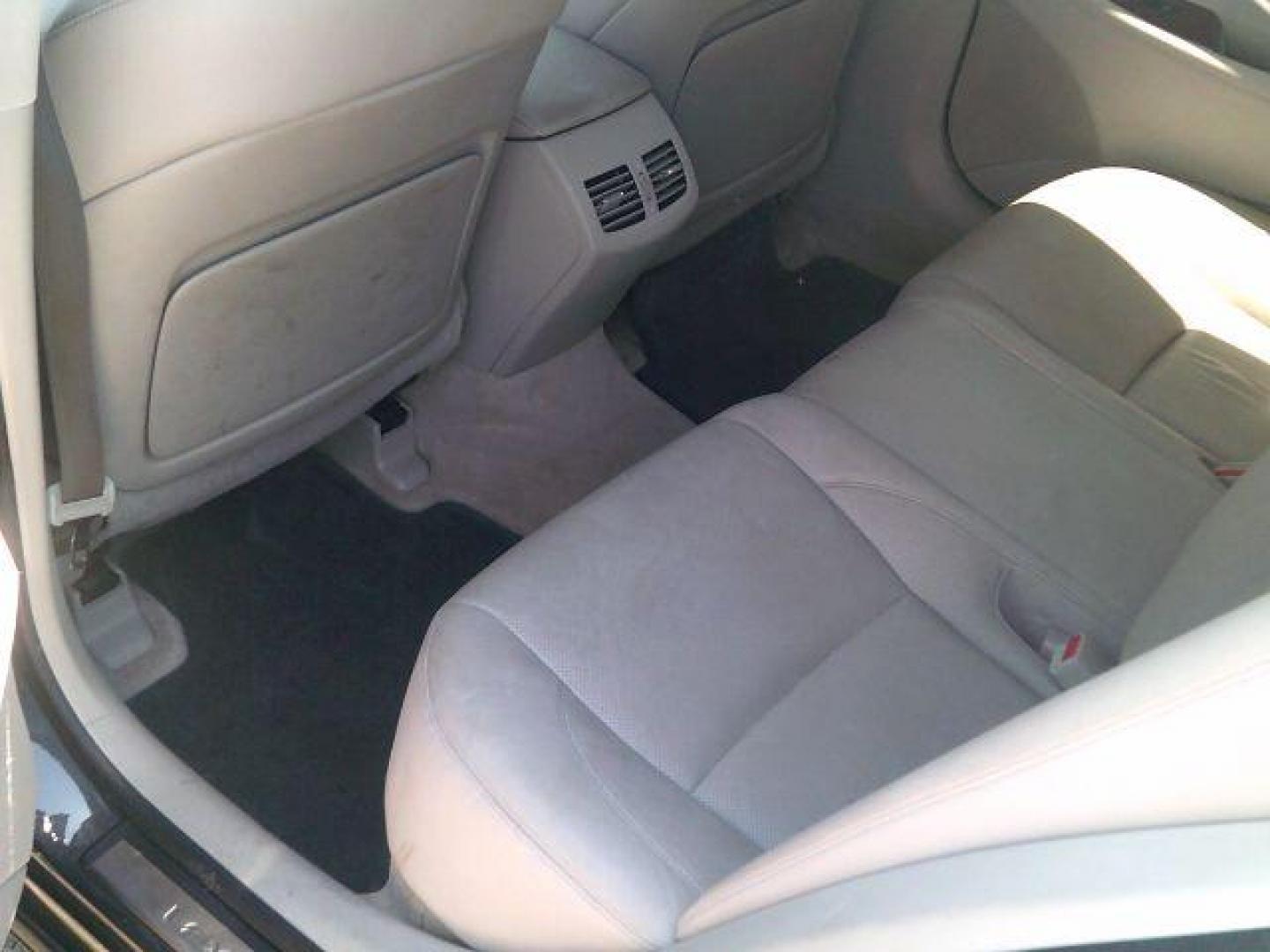 2009 Smoky Granite Mica /Light Gray Leather Interior Lexus ES 350 Sedan (JTHBJ46G292) with an 3.5L V6 DOHC 24V engine, 6-Speed Automatic transmission, located at 116 N. Frazier Street, Conroe, TX, 77301, (936) 647-0690, 30.308662, -95.460480 - Photo#6