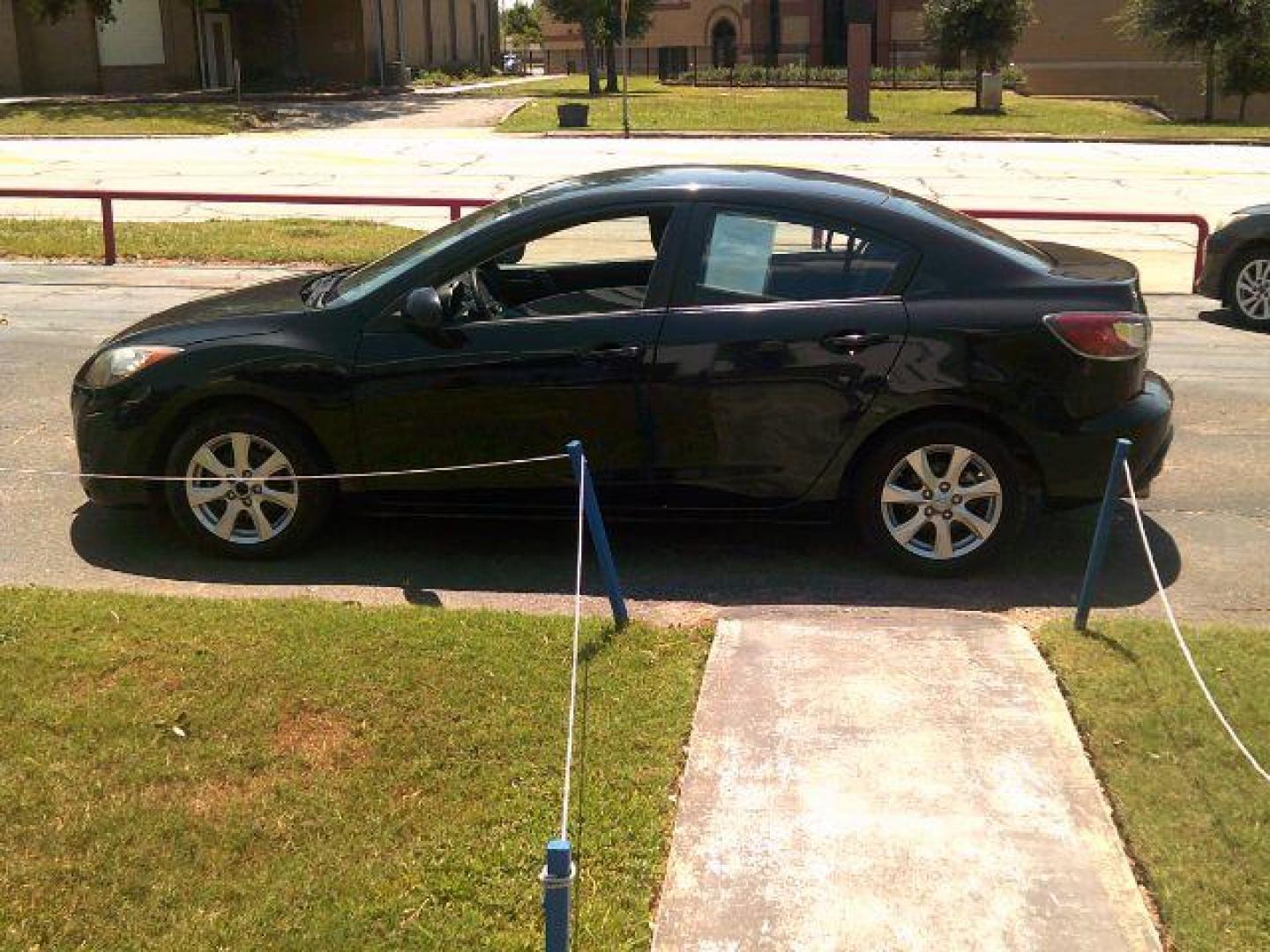 2010 Black Mica /Black Cloth Interior Mazda MAZDA3 i Sport 4-Door (JM1BL1SF5A1) with an 2.0L L4 DOHC 16V engine, located at 116 N. Frazier Street, Conroe, TX, 77301, (936) 647-0690, 30.308662, -95.460480 - Photo#3