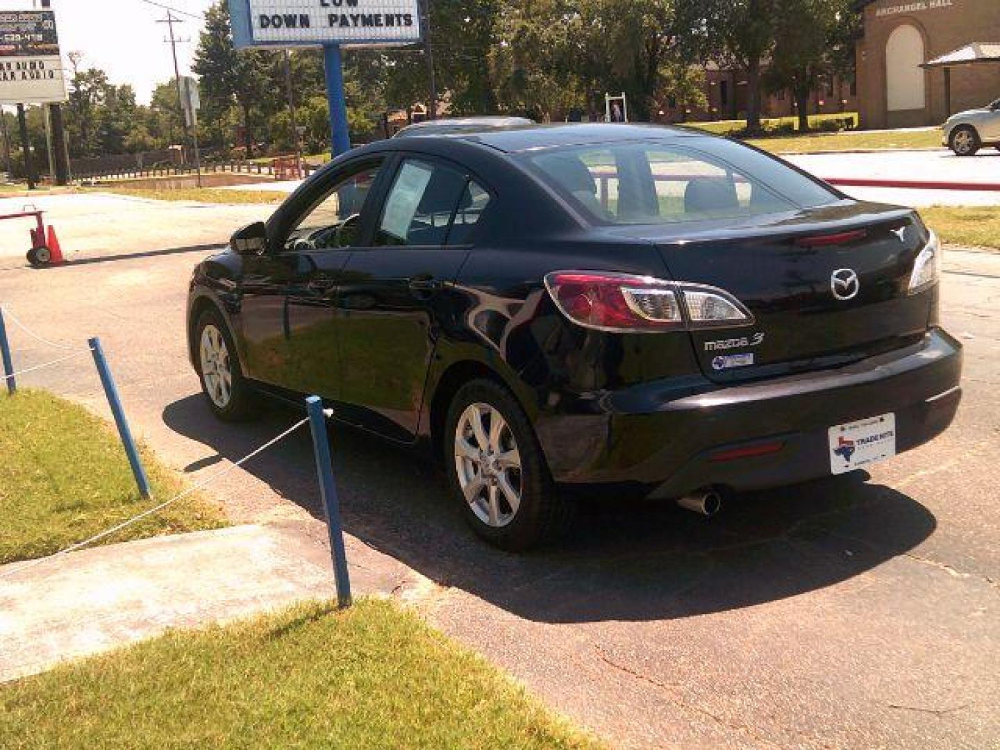 2010 Black Mica /Black Cloth Interior Mazda MAZDA3 i Sport 4-Door (JM1BL1SF5A1) with an 2.0L L4 DOHC 16V engine, located at 116 N. Frazier Street, Conroe, TX, 77301, (936) 647-0690, 30.308662, -95.460480 - Photo#4