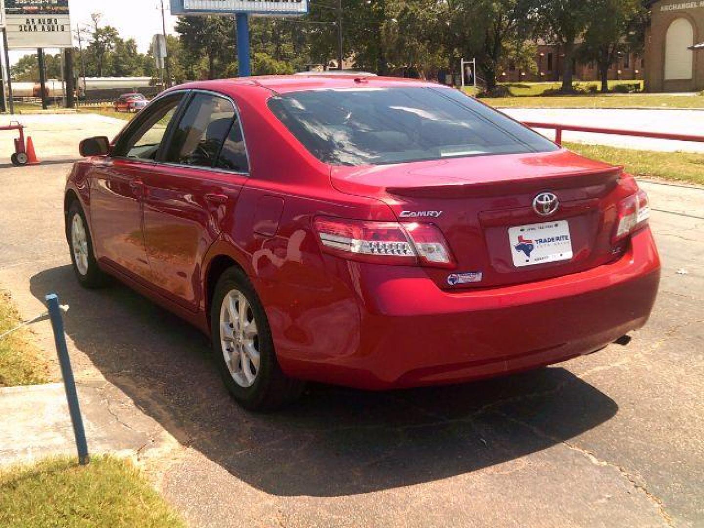 2011 Barcelona Red Metallic /Ash Cloth Interior Toyota Camry LE 6-Spd AT (4T4BF3EK5BR) with an 2.5L L4 DOHC 16V engine, 6-Speed Automatic transmission, located at 116 N. Frazier Street, Conroe, TX, 77301, (936) 647-0690, 30.308662, -95.460480 - Photo#5