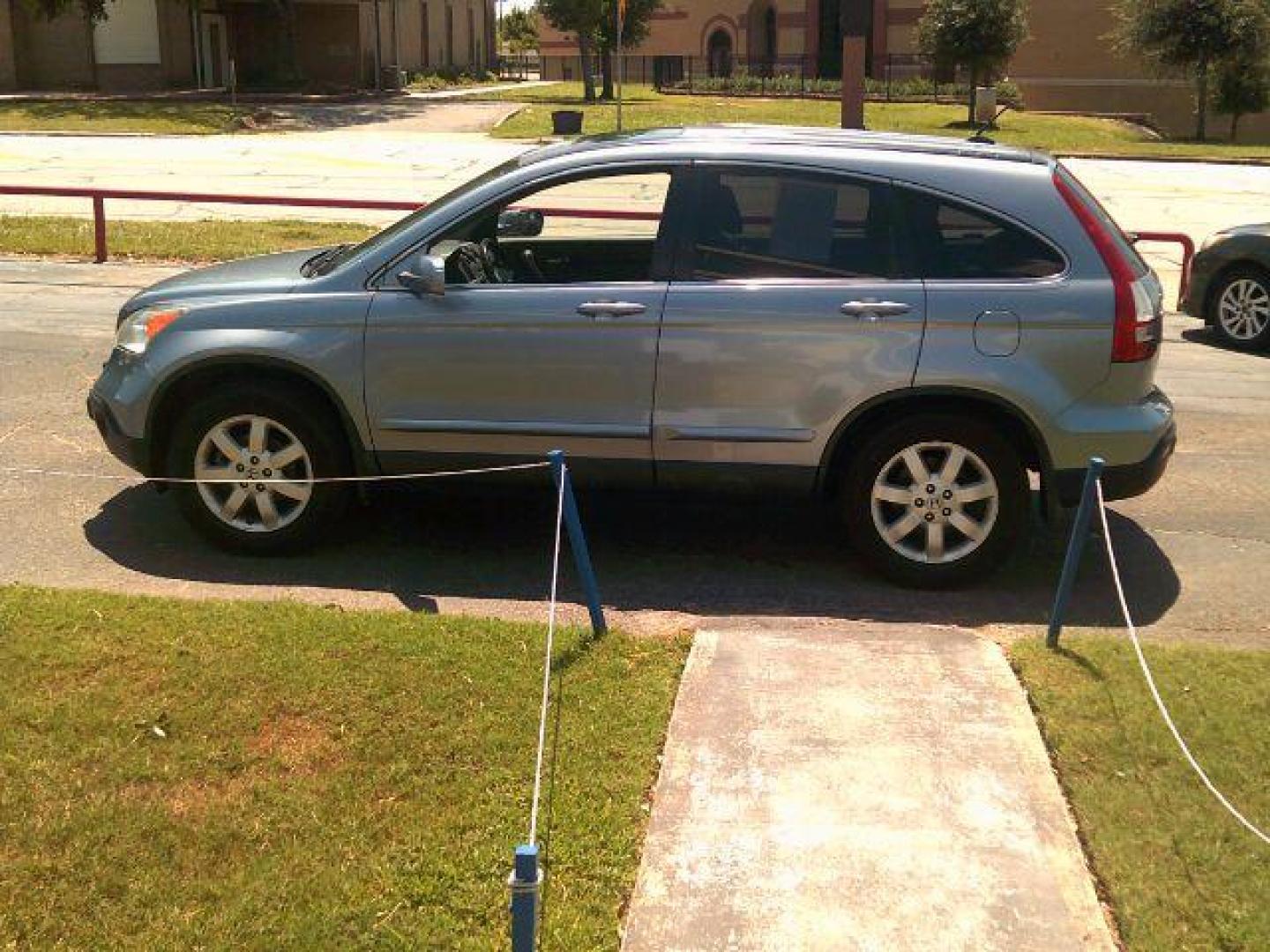 2008 Royal Blue Pearl Honda CR-V EX-L 4WD AT with Navigation (JHLRE48788C) with an 2.4L L4 DOHC 16V engine, 5-Speed Automatic transmission, located at 116 N. Frazier Street, Conroe, TX, 77301, (936) 647-0690, 30.308662, -95.460480 - Photo#4