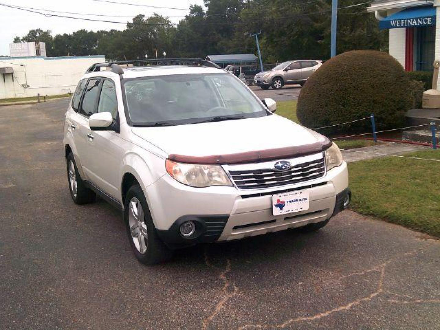 2010 Satin White Pearl /Aurora Platinum Cloth Interior Subaru Forester 2.5X Premium (JF2SH6CCXAH) with an 2.5L H4 SOHC 16V engine, 4-Speed Automatic transmission, located at 116 N. Frazier Street, Conroe, TX, 77301, (936) 647-0690, 30.308662, -95.460480 - Photo#1