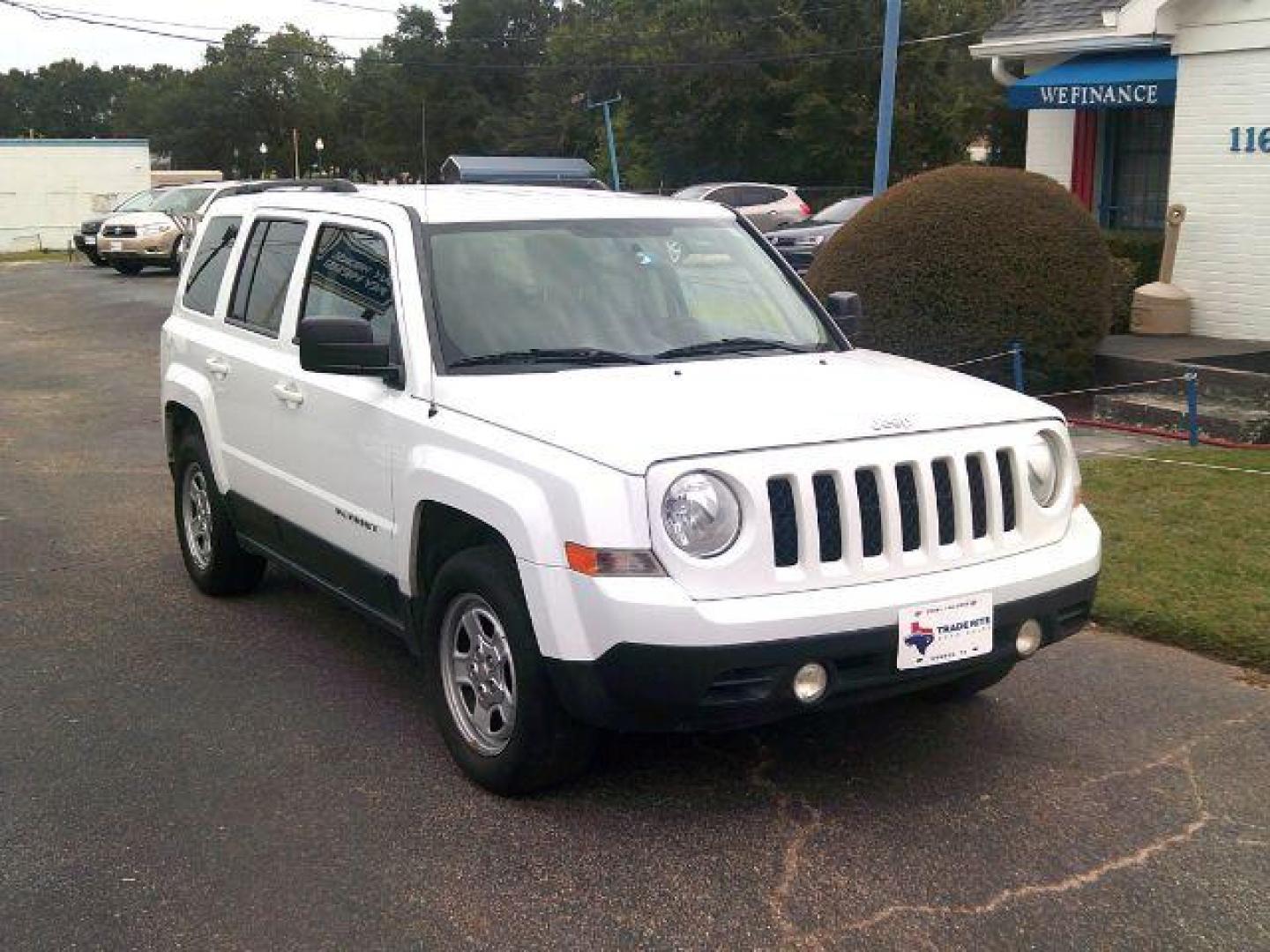 2012 Bright White /Dark Slate Gray/Light Pebble Beige Cloth Interior Jeep Patriot Sport 2WD (1C4NJPBA5CD) with an 2.0L L4 DOHC 16V engine, located at 116 N. Frazier Street, Conroe, TX, 77301, (936) 647-0690, 30.308662, -95.460480 - Photo#1