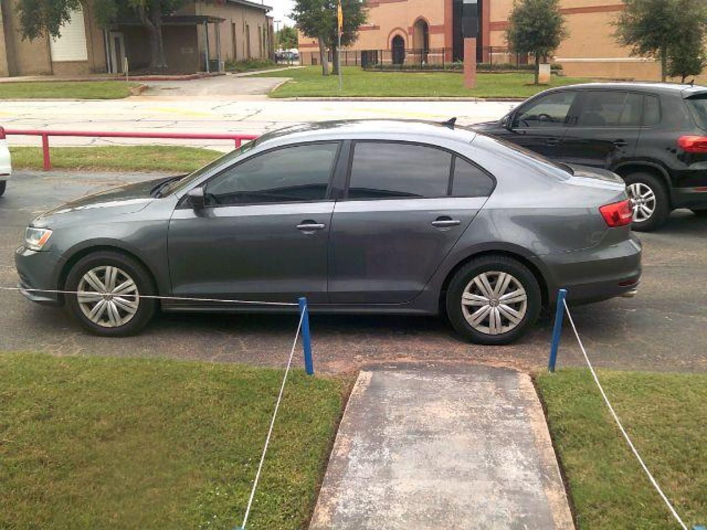 2015 Moonrock Silver Metallic /Titan Black, cloth Volkswagen Jetta TDI S 6A (3VWLA7AJ4FM) with an 2.0L L4 DOHC 16V TURBO engine, 6-Speed Automatic transmission, located at 116 N. Frazier Street, Conroe, TX, 77301, (936) 647-0690, 30.308662, -95.460480 - Photo#3