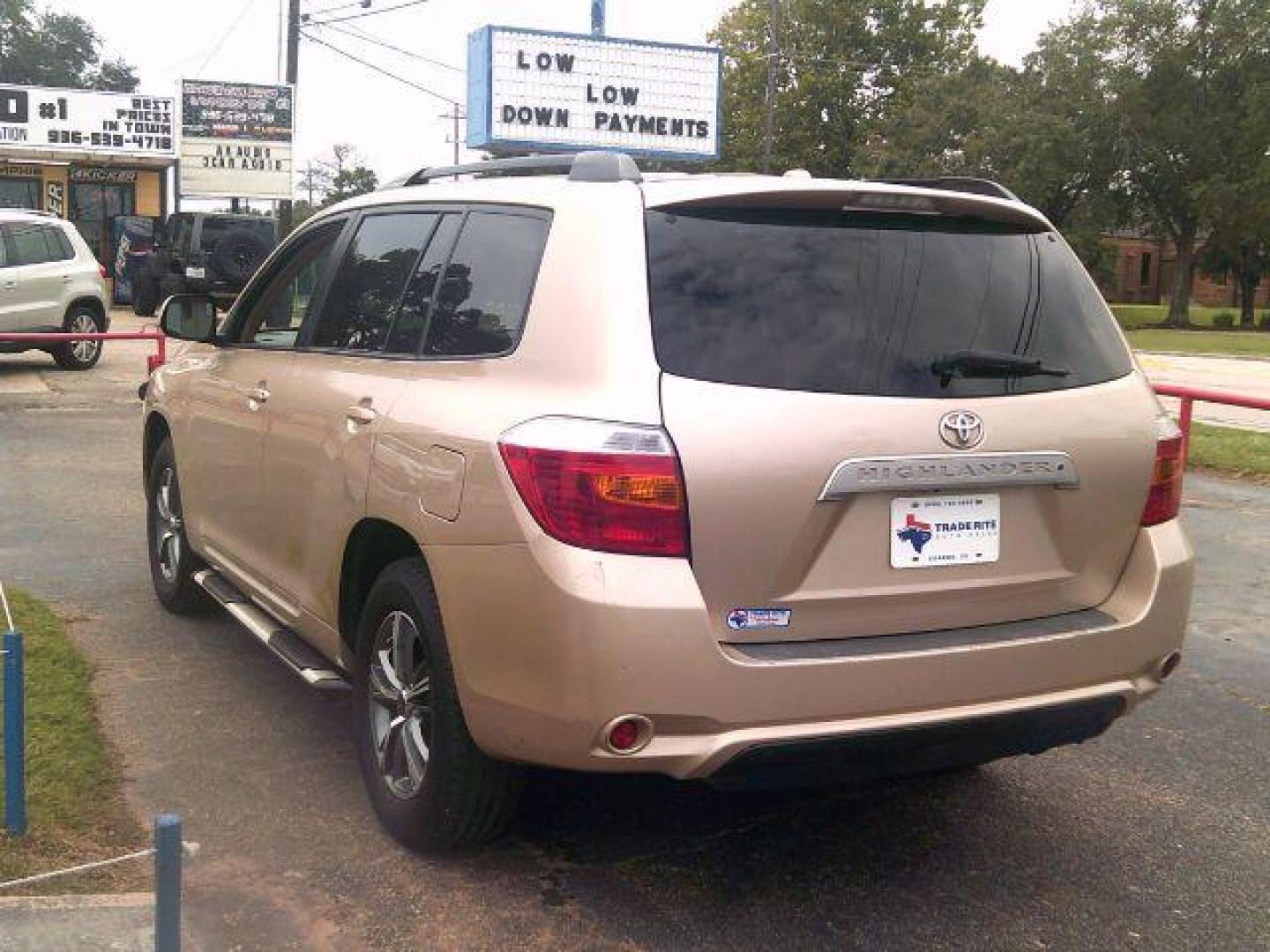 2010 Sandy Beach Metallic /Sand Beige Leather Interior Toyota Highlander Sport 2WD (5TDKK3EH2AS) with an 3.5L V6 DOHC 24V engine, 5-Speed Automatic transmission, located at 116 N. Frazier Street, Conroe, TX, 77301, (936) 647-0690, 30.308662, -95.460480 - Photo#4