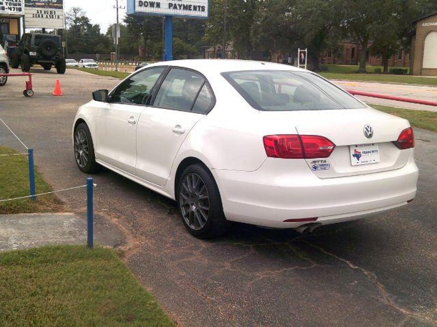 2013 Candy White /Titan Black Volkswagen Jetta S (3VW2K7AJ2DM) with an 2.0L L4 DOHC 16V engine, located at 116 N. Frazier Street, Conroe, TX, 77301, (936) 647-0690, 30.308662, -95.460480 - Photo#4