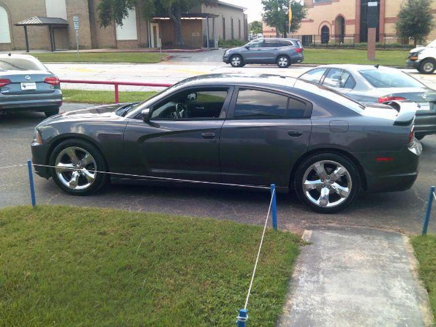 2013 Granite Crystal Metallic /Black Cloth Interior Dodge Charger SE (2C3CDXBG9DH) with an 3.6L V6 DOHC 24V engine, 5-Speed Automatic transmission, located at 116 N. Frazier Street, Conroe, TX, 77301, (936) 647-0690, 30.308662, -95.460480 - Photo#3