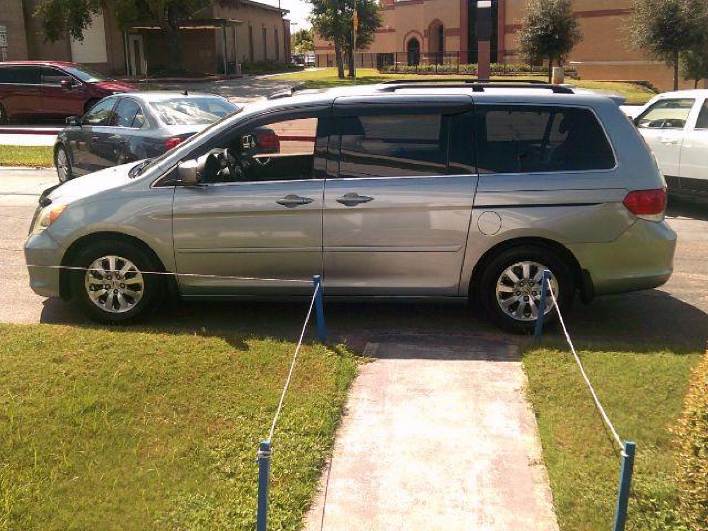 2009 Bali Blue Pearl /Gray Leather Interior Honda Odyssey EX-L w/ DVD (5FNRL38729B) with an 3.5L V6 SOHC 24V engine, 5-Speed Automatic transmission, located at 116 N. Frazier Street, Conroe, TX, 77301, (936) 647-0690, 30.308662, -95.460480 - Photo#3