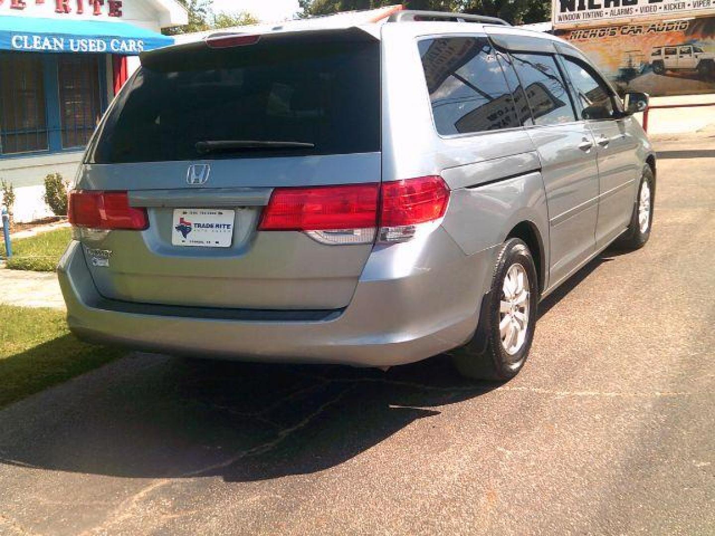 2009 Bali Blue Pearl /Gray Leather Interior Honda Odyssey EX-L w/ DVD (5FNRL38729B) with an 3.5L V6 SOHC 24V engine, 5-Speed Automatic transmission, located at 116 N. Frazier Street, Conroe, TX, 77301, (936) 647-0690, 30.308662, -95.460480 - Photo#5