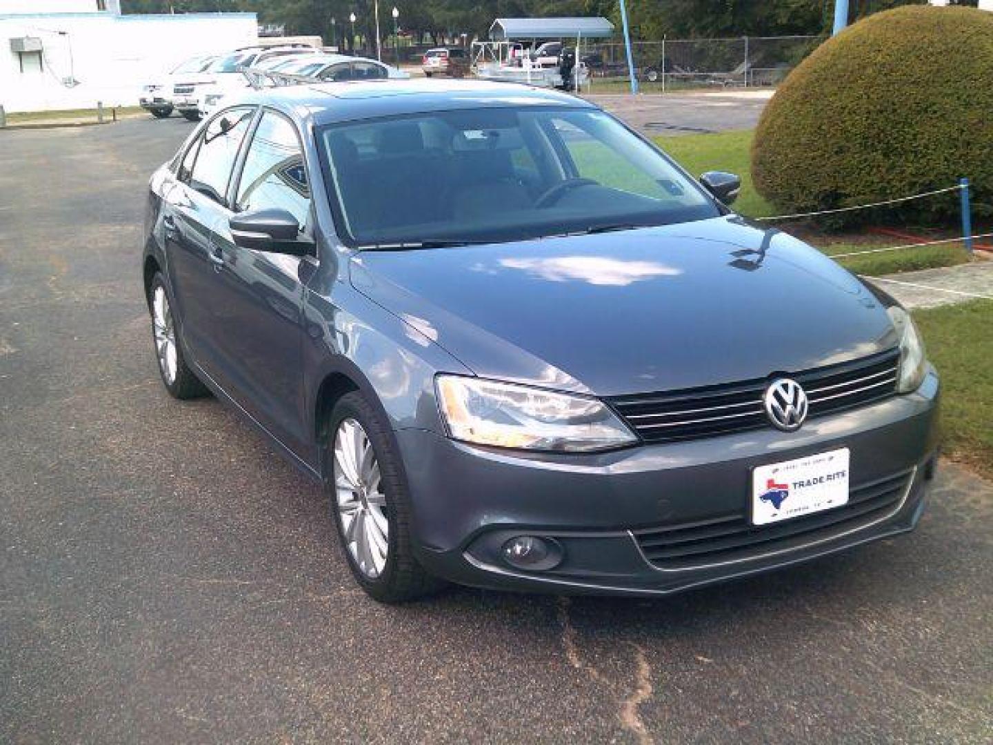 2012 Reflex Silver Metallic /Titan Black V-TEX Leatherette Interior Volkswagen Jetta SEL (3VWLX7AJ9CM) with an 2.5L L5 DOHC 20V engine, 6-Speed Automatic transmission, located at 116 N. Frazier Street, Conroe, TX, 77301, (936) 647-0690, 30.308662, -95.460480 - Photo#1