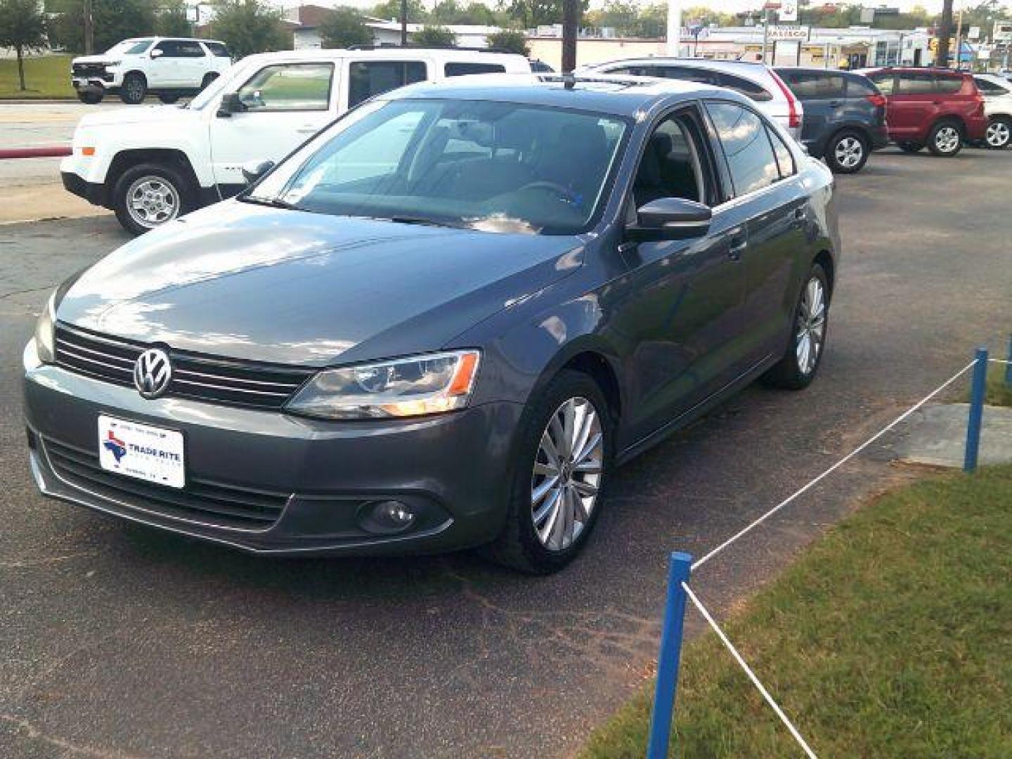 2012 Reflex Silver Metallic /Titan Black V-TEX Leatherette Interior Volkswagen Jetta SEL (3VWLX7AJ9CM) with an 2.5L L5 DOHC 20V engine, 6-Speed Automatic transmission, located at 116 N. Frazier Street, Conroe, TX, 77301, (936) 647-0690, 30.308662, -95.460480 - Photo#2