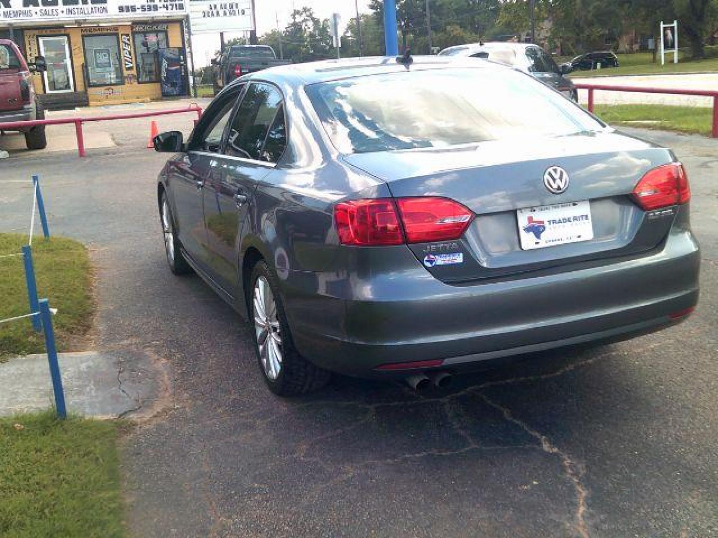 2012 Reflex Silver Metallic /Titan Black V-TEX Leatherette Interior Volkswagen Jetta SEL (3VWLX7AJ9CM) with an 2.5L L5 DOHC 20V engine, 6-Speed Automatic transmission, located at 116 N. Frazier Street, Conroe, TX, 77301, (936) 647-0690, 30.308662, -95.460480 - Photo#4