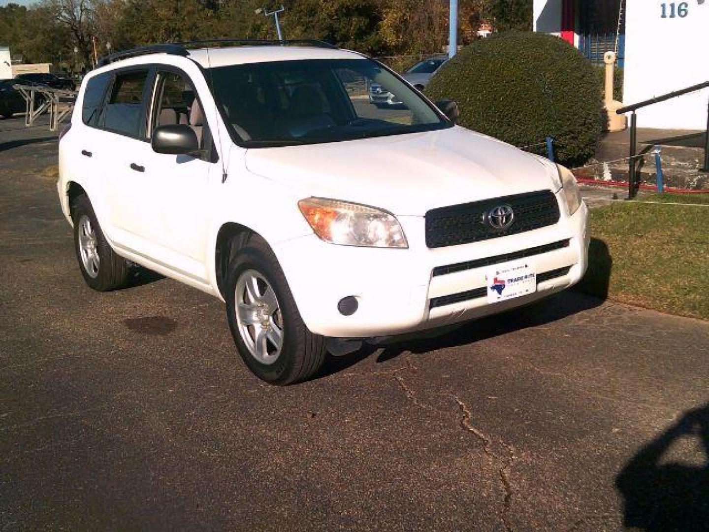 2007 Super White /Ash Cloth Interior Toyota RAV4 Base I4 2WD (JTMZD33V076) with an 2.4L L4 DOHC 16V engine, 4-Speed Automatic transmission, located at 116 N. Frazier Street, Conroe, TX, 77301, (936) 647-0690, 30.308662, -95.460480 - Photo#1